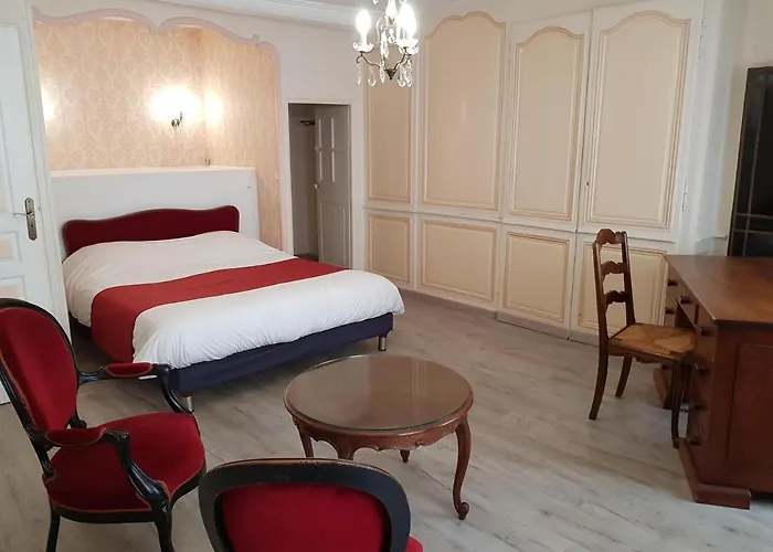 Hotel Logis Le Grand Du Louvre Valognes