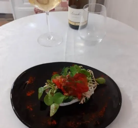 Отель Logis Le Grand Du Louvre 2*