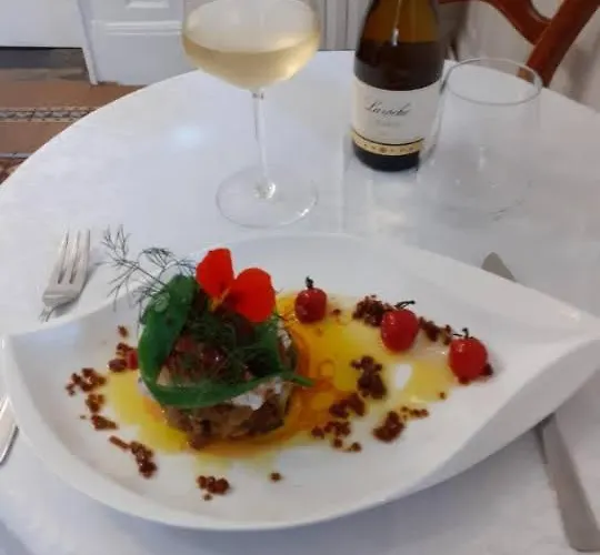 Отель Logis Le Grand Du Louvre