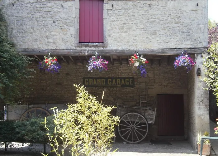 Logis Le Grand Du Louvre 2* Валонь