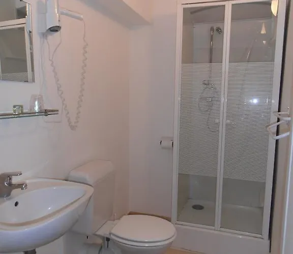 Отель Logis Le Grand Du Louvre Валонь